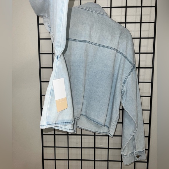 NWT Cropped Denim Button Down Shirt - Light Blue Denim Wash - XL - Picture 3 of 15